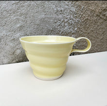 Indlæs billede til gallerivisning Gul spiralkop m/hank